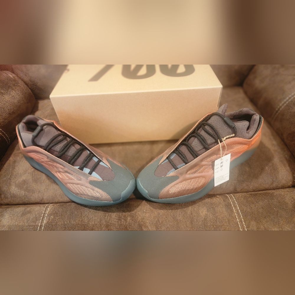 Adidas yeezy boost yzy 700 v3 Shoes- brand new/NIB - size 13.5 - gy4109